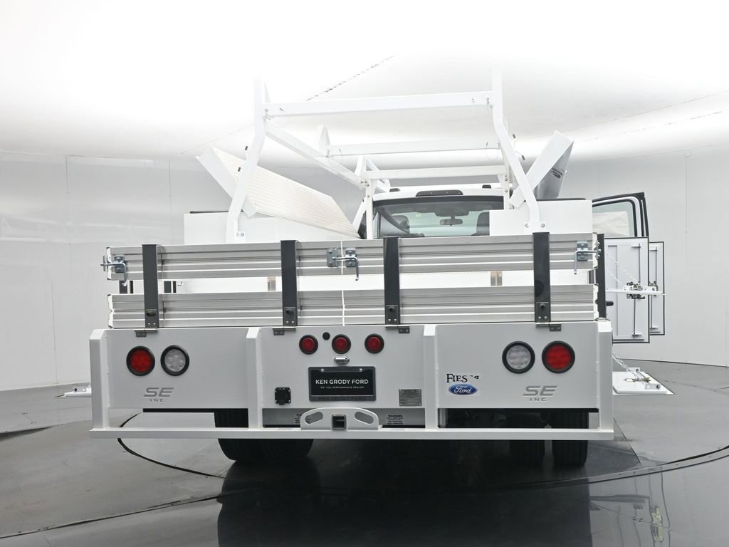 New 2025 Ford F450 XL w/ XL Chrome Package RWD image 35