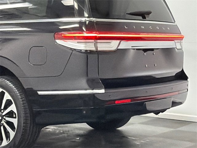 Certified 2023 Lincoln Navigator L Reserve image 7