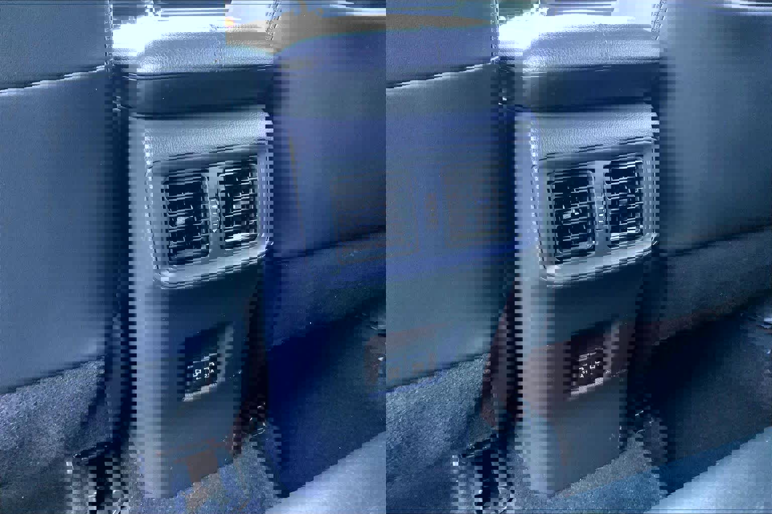 Used 2019 Toyota RAV4 XLE Premium image 28