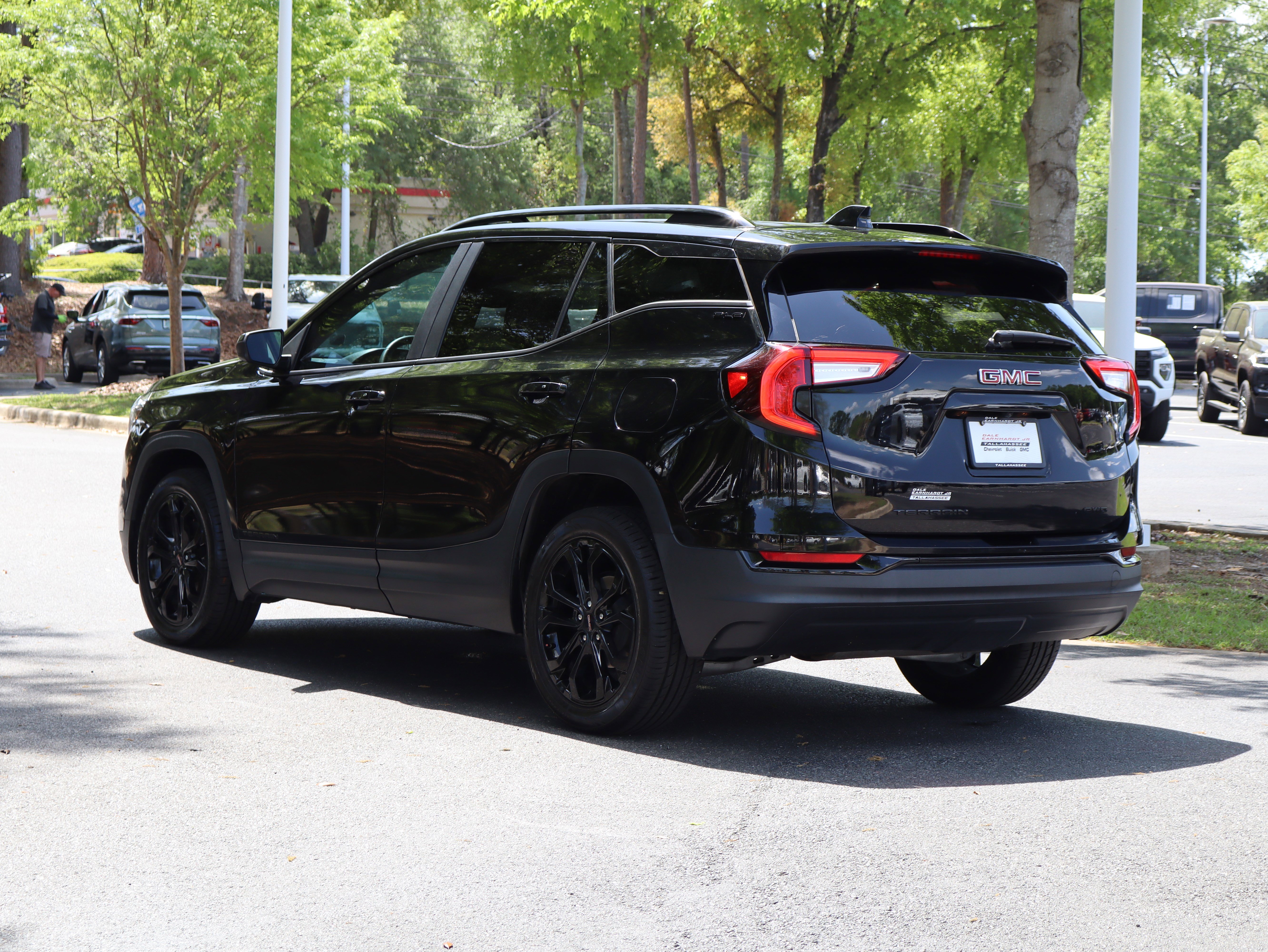 Used 2022 GMC Terrain SLE w/ Driver Convenience Package image 7