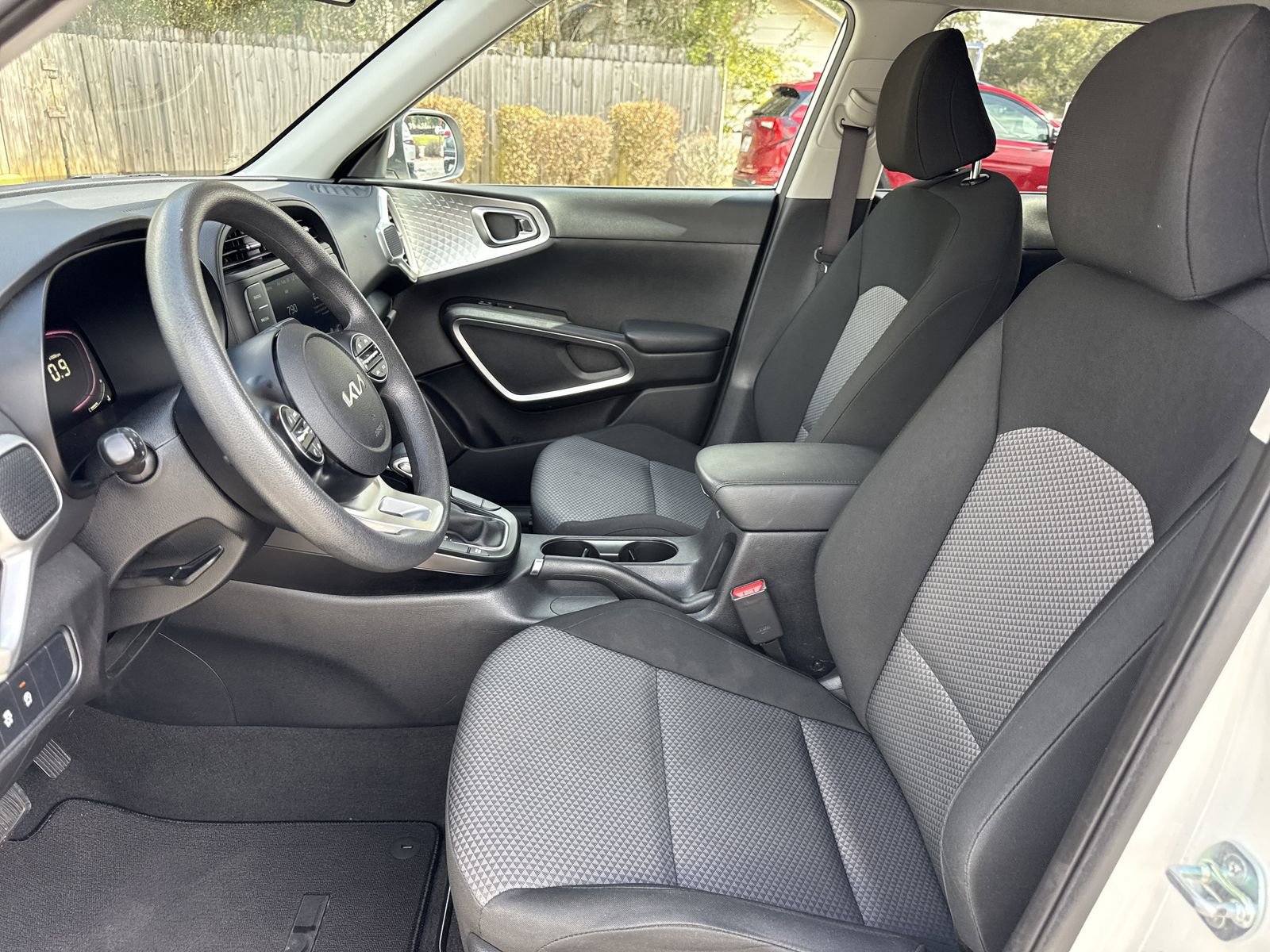 Used 2024 Kia Soul LX w/ LX Technology Package image 9