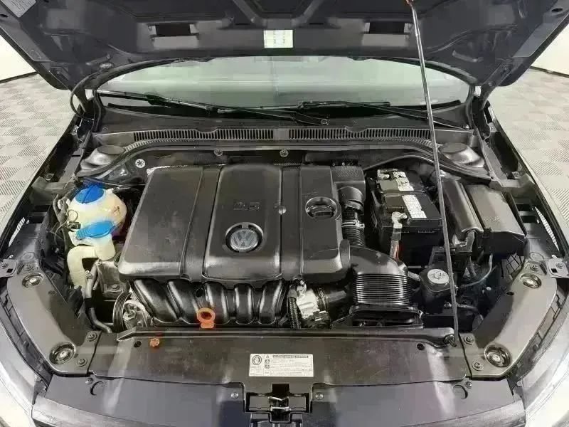 Used 2012 Volkswagen Jetta SE FWD image 34