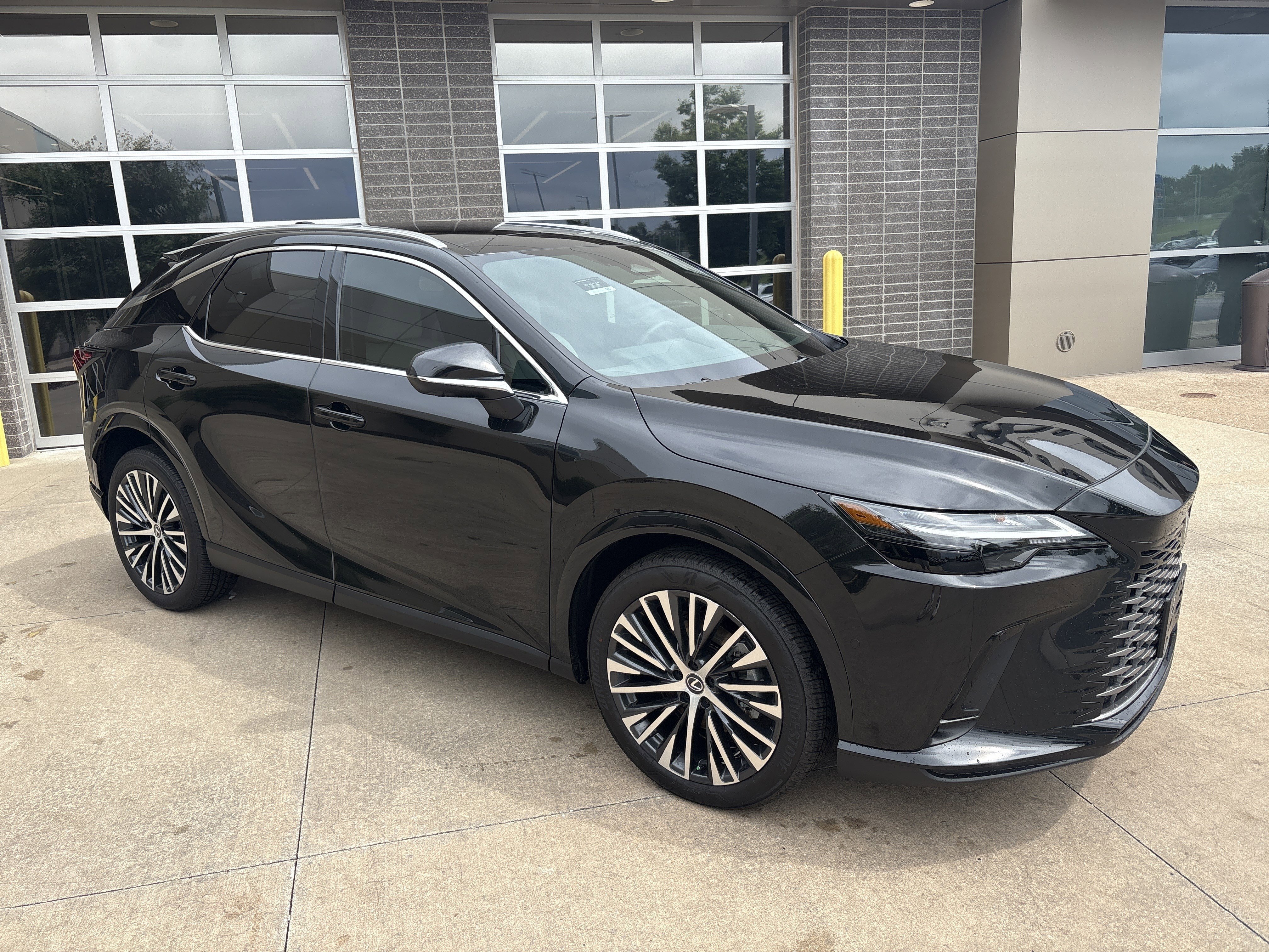 Used 2025 Lexus RX 350 w/ Convenience Package AWD/4WD image 2