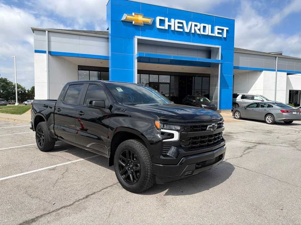 Used 2025 Chevrolet Silverado 1500 RST AWD/4WD image 1