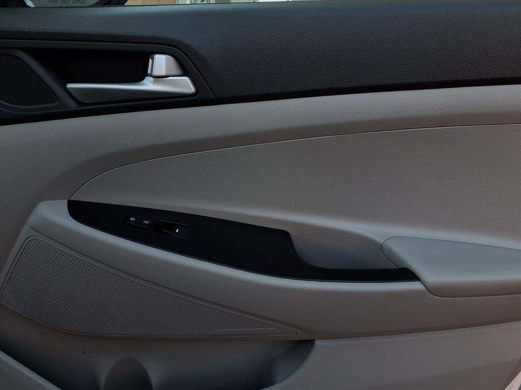 Used 2021 Hyundai Tucson SE w/ Cargo Package image 25