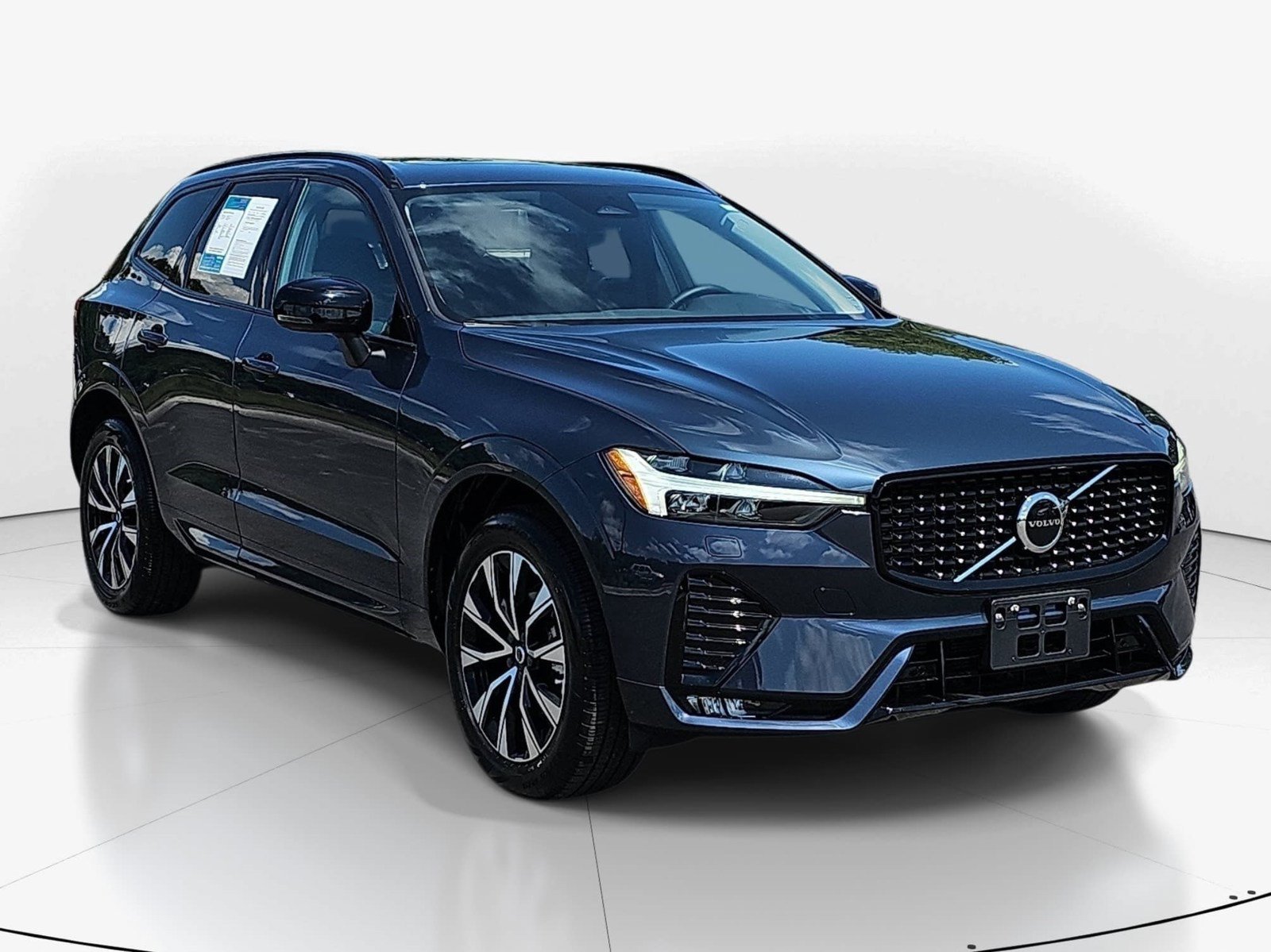 Used 2024 Volvo XC60 B5 Core w/ Protection Package Premier AWD/4WD image 2