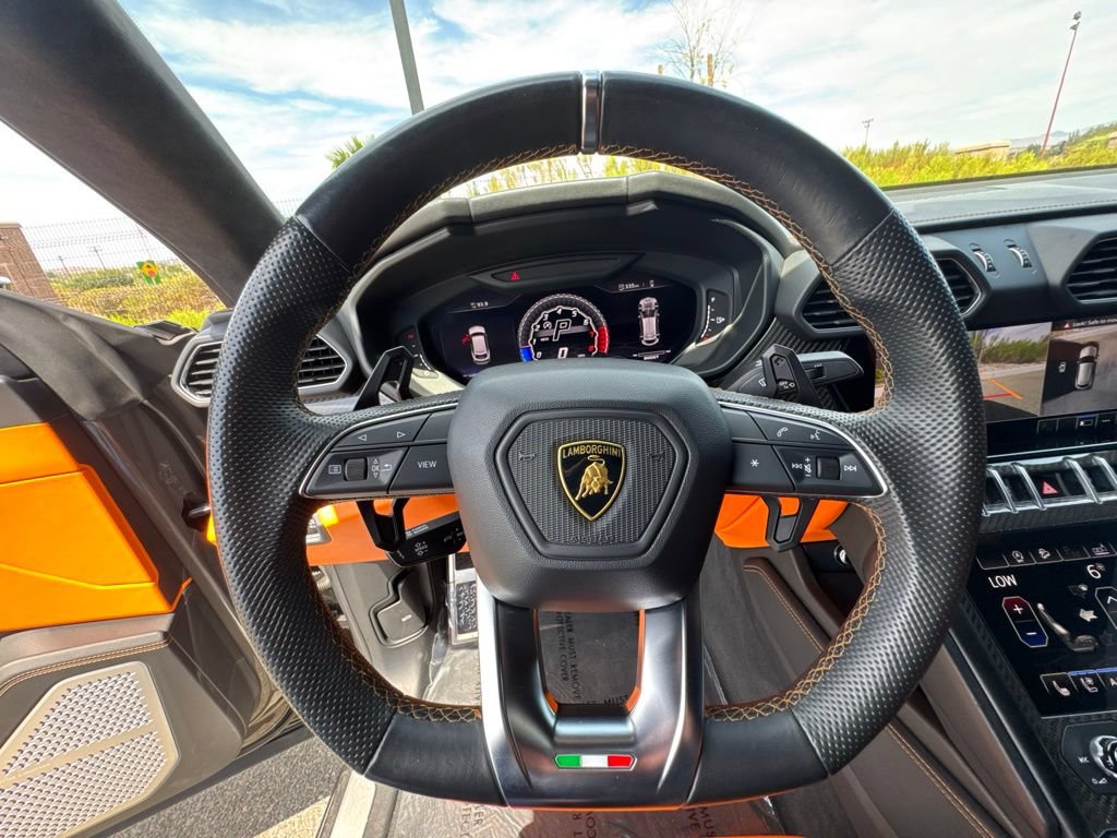 Used 2021 Lamborghini Urus AWD/4WD image 25