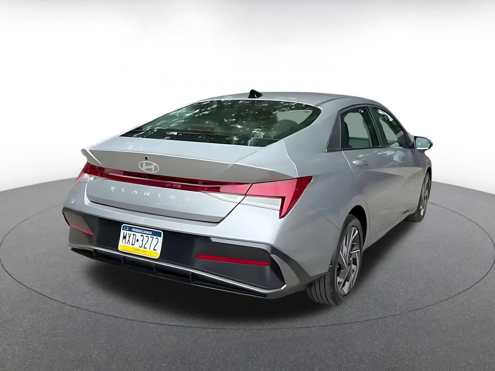 Used 2025 Hyundai Elantra SEL FWD image 12
