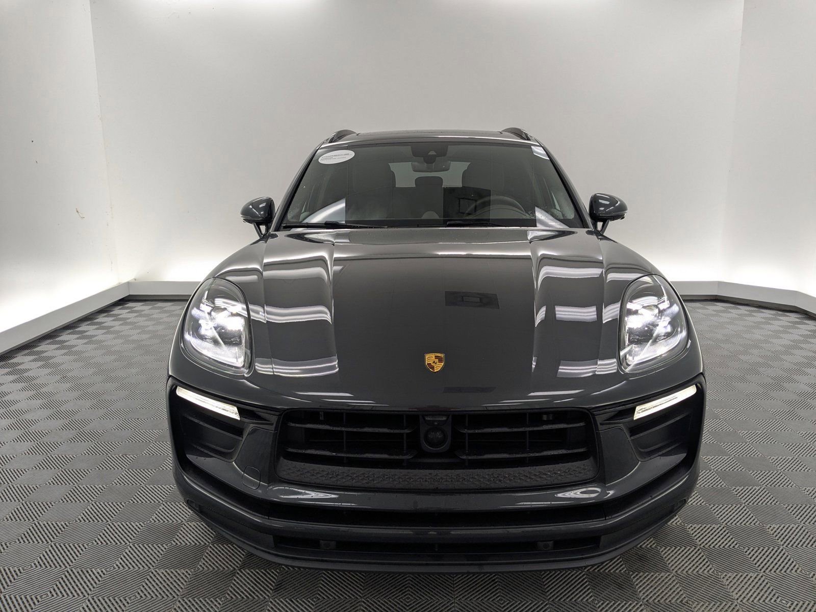 Certified 2026 Porsche Macan Turbo AWD/4WD image 6