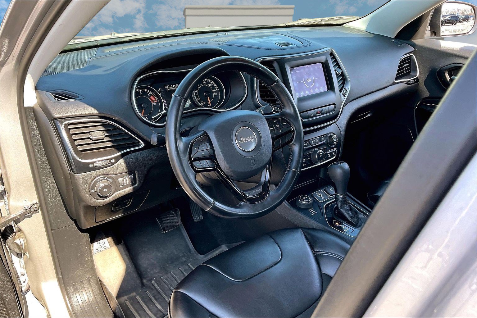 Used 2021 Jeep Cherokee Latitude Plus image 13
