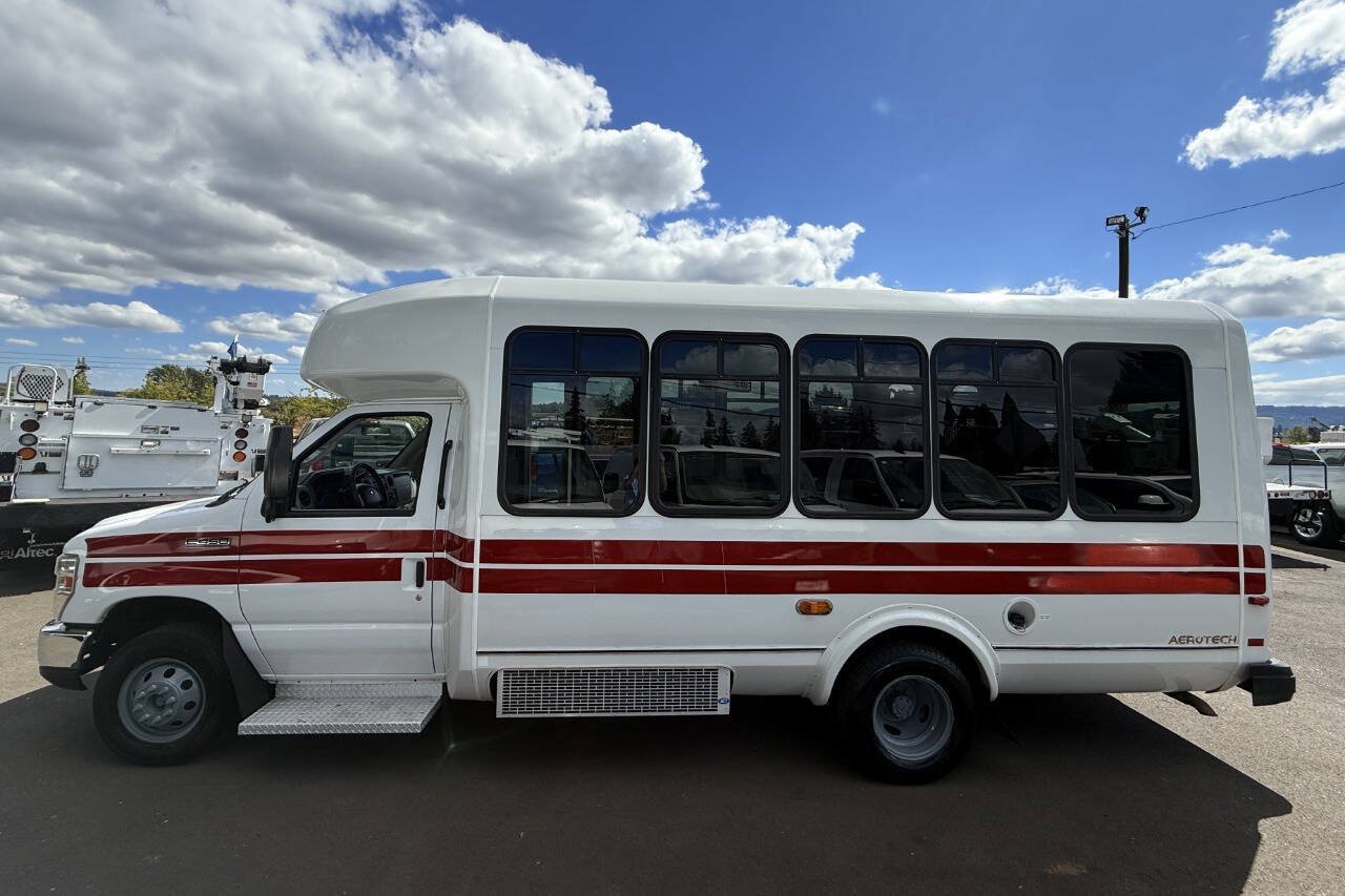 Used 2016 Ford E-450 and Econoline 450 Super Duty w/ Shuttle Bus Prep Package RWD image 8
