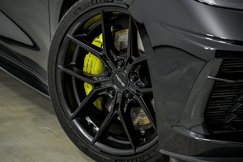 Used 2022 Chevrolet Corvette Stingray Premium Conv w/ Z51 Performance Package RWD image 4