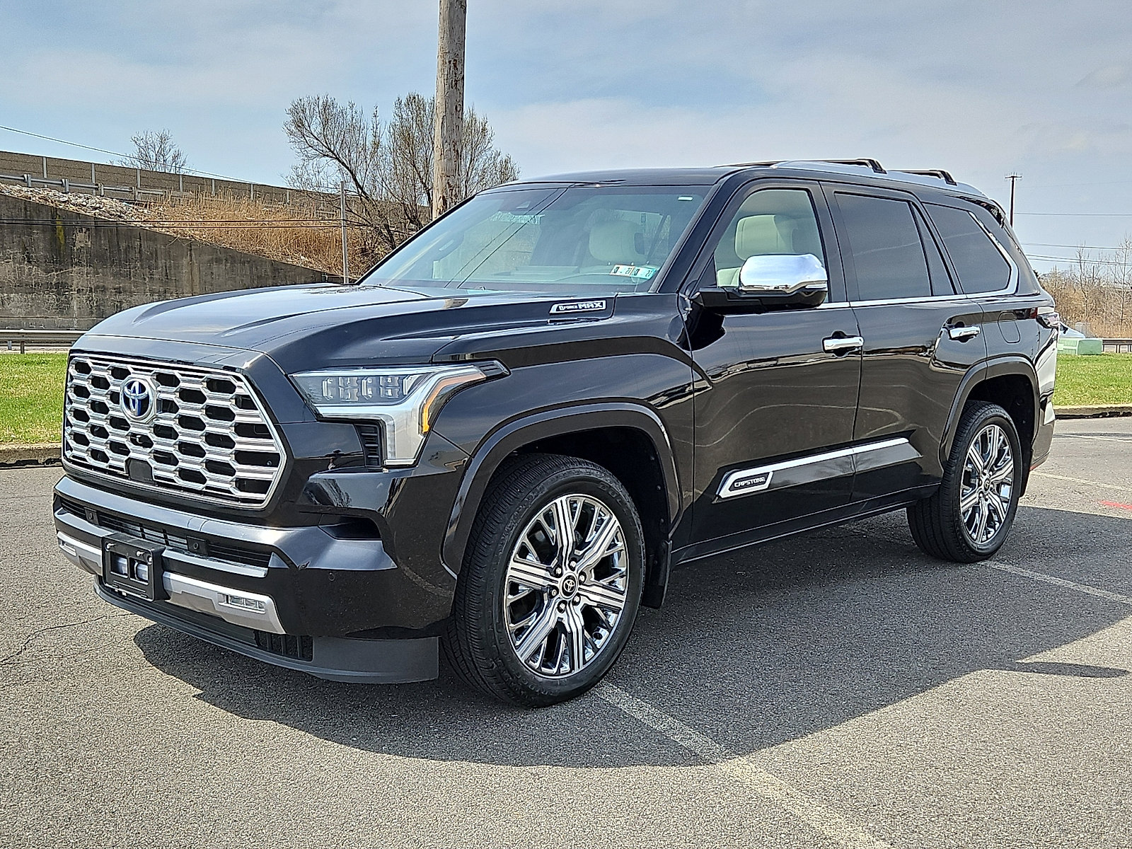 Used 2024 Toyota Sequoia Capstone image 3