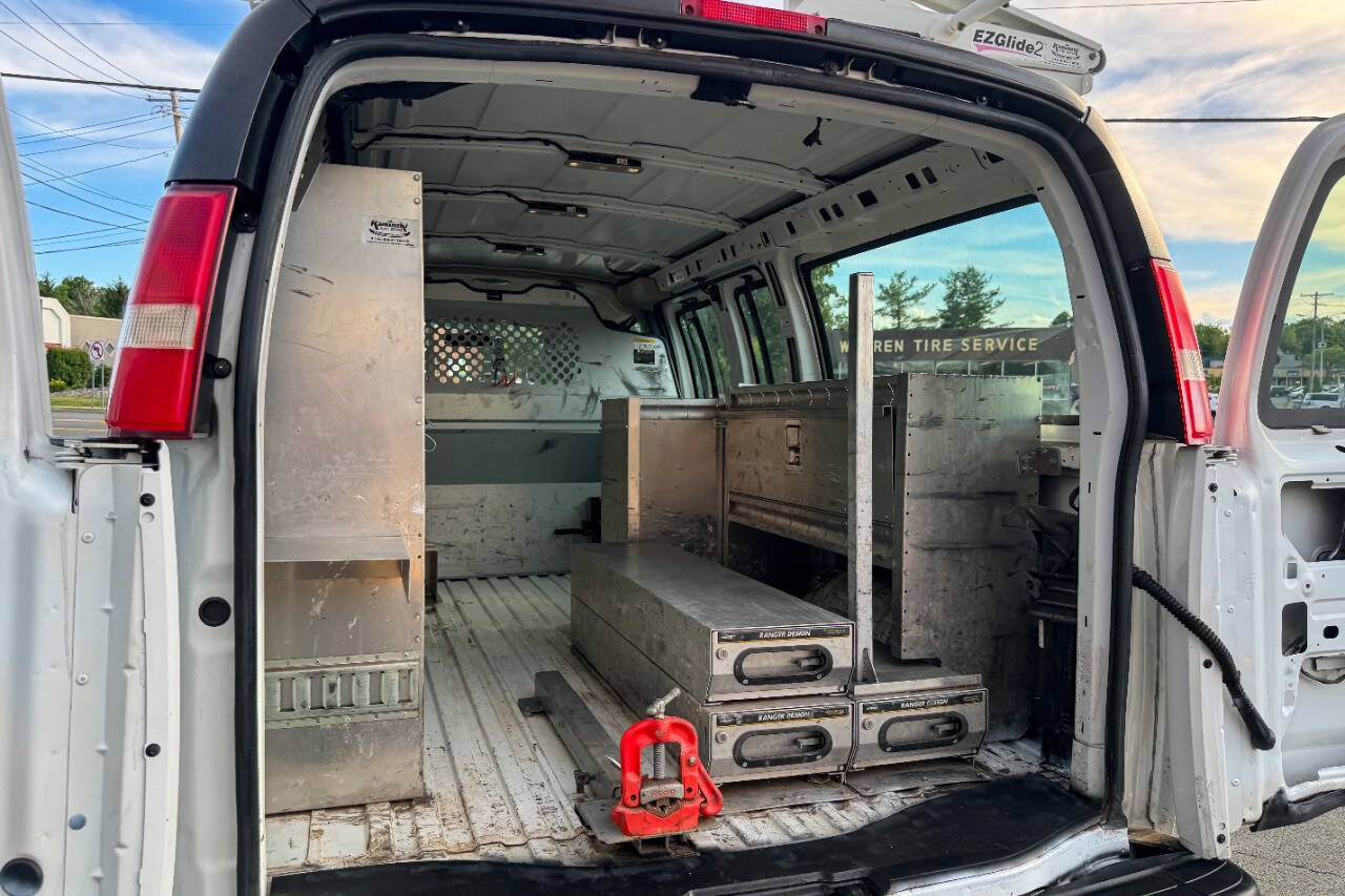 Used 2018 Chevrolet Express 2500 w/ Driver Convenience Package RWD image 17