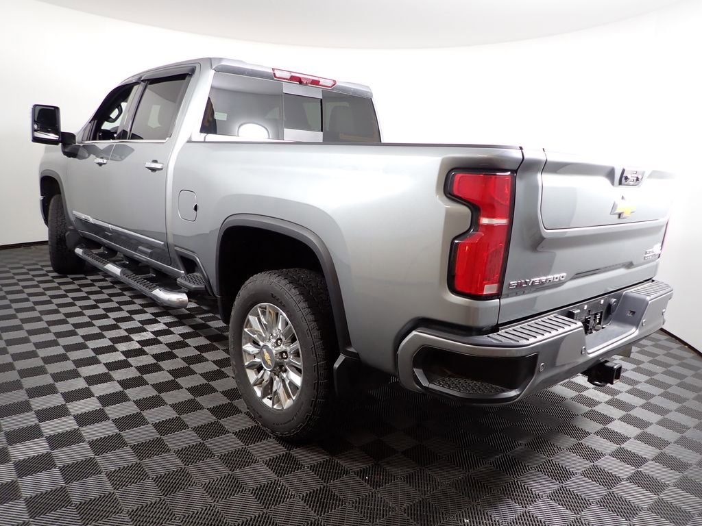 Used 2024 Chevrolet Silverado 3500 High Country w/ High Country Premium Package AWD/4WD image 15