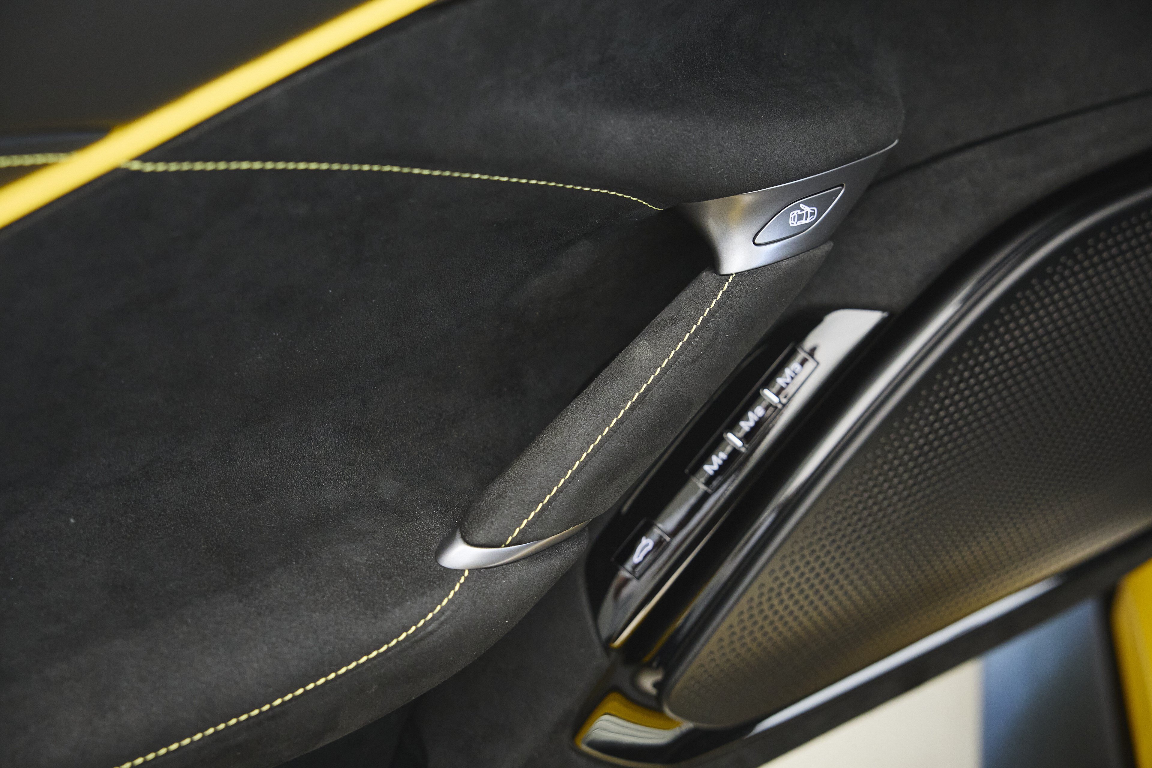 Used 2025 Ferrari Roma Spider RWD image 22