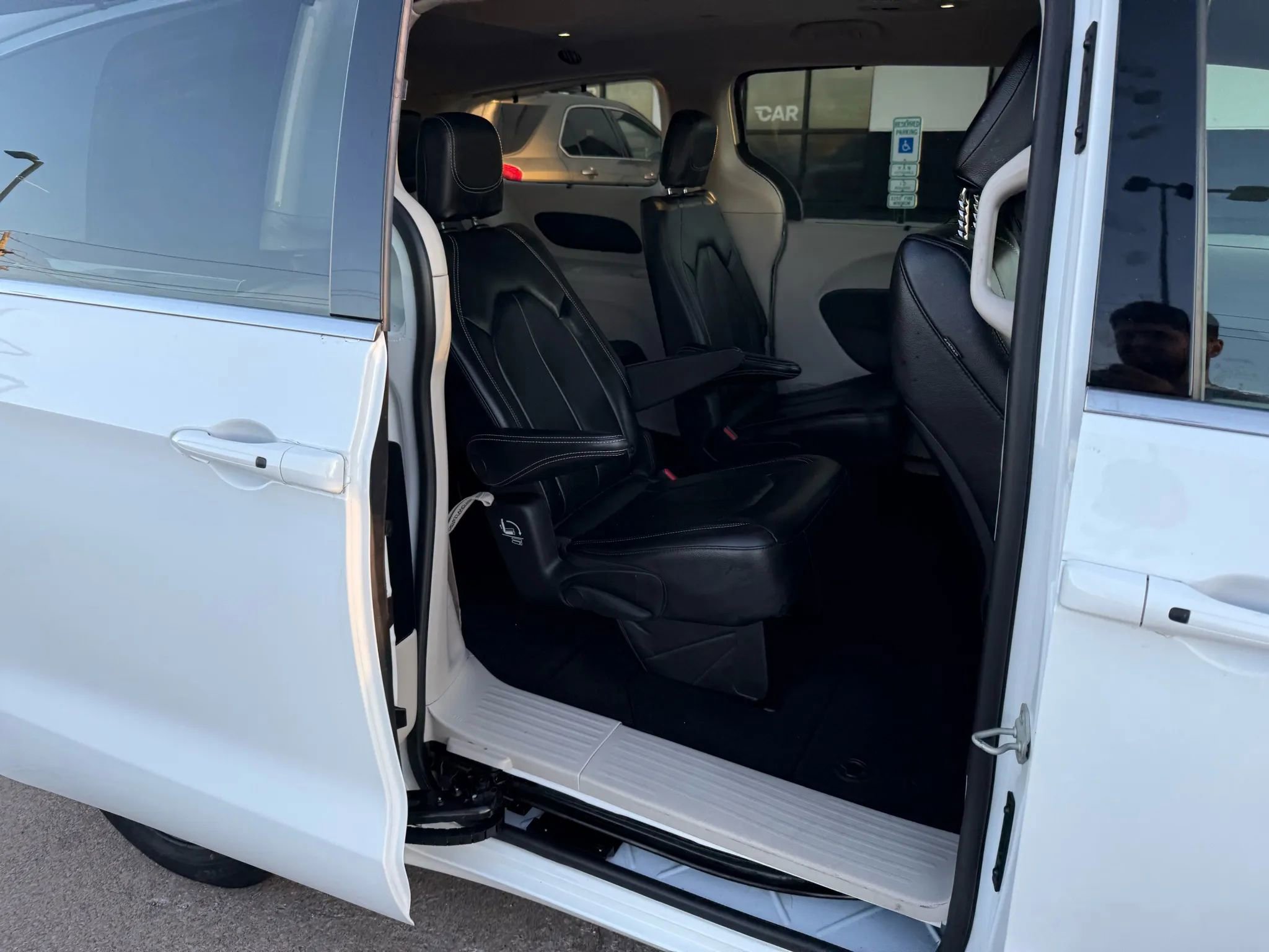 Used 2022 Chrysler Pacifica Touring-L image 28