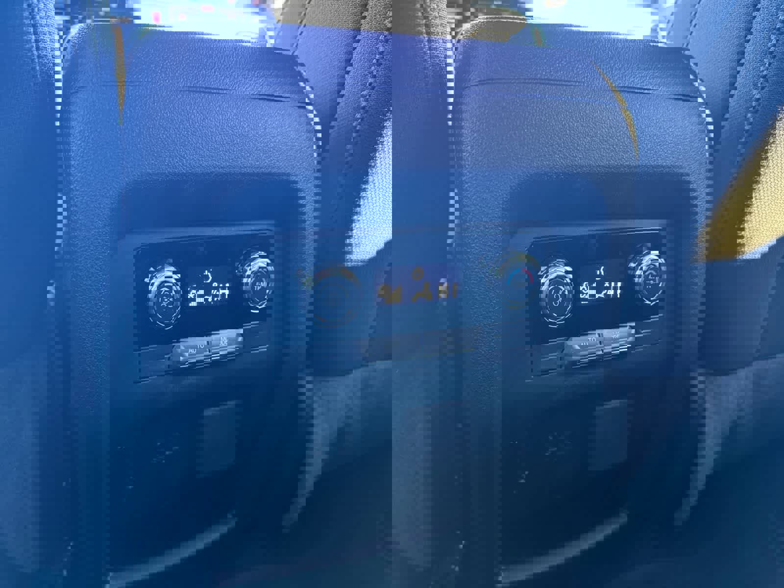 Used 2025 GMC Acadia Elevation image 27