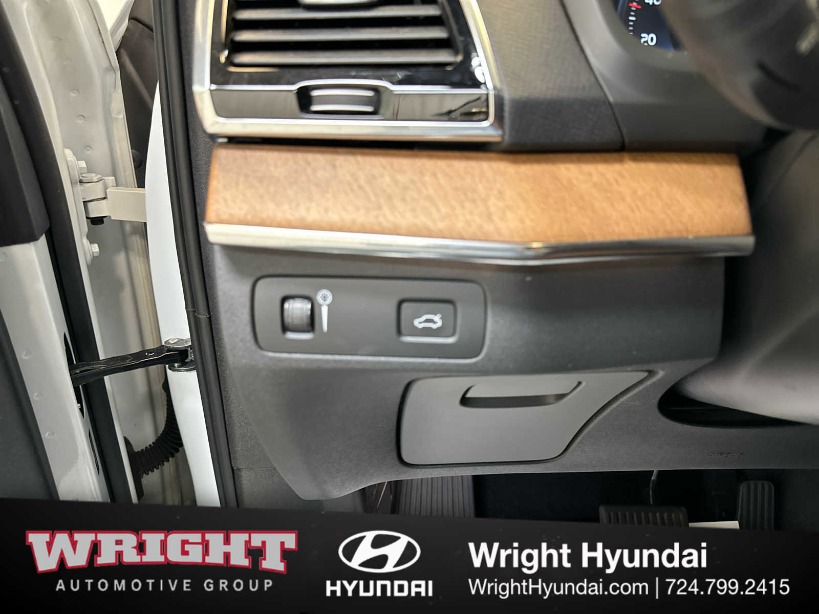 Used 2022 Volvo XC90 T6 Momentum w/ Advanced Package image 24