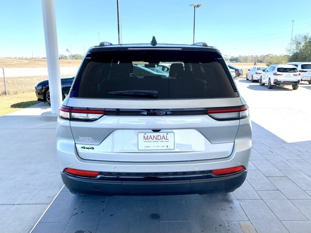 Used 2025 Jeep Grand Cherokee Limited image 7