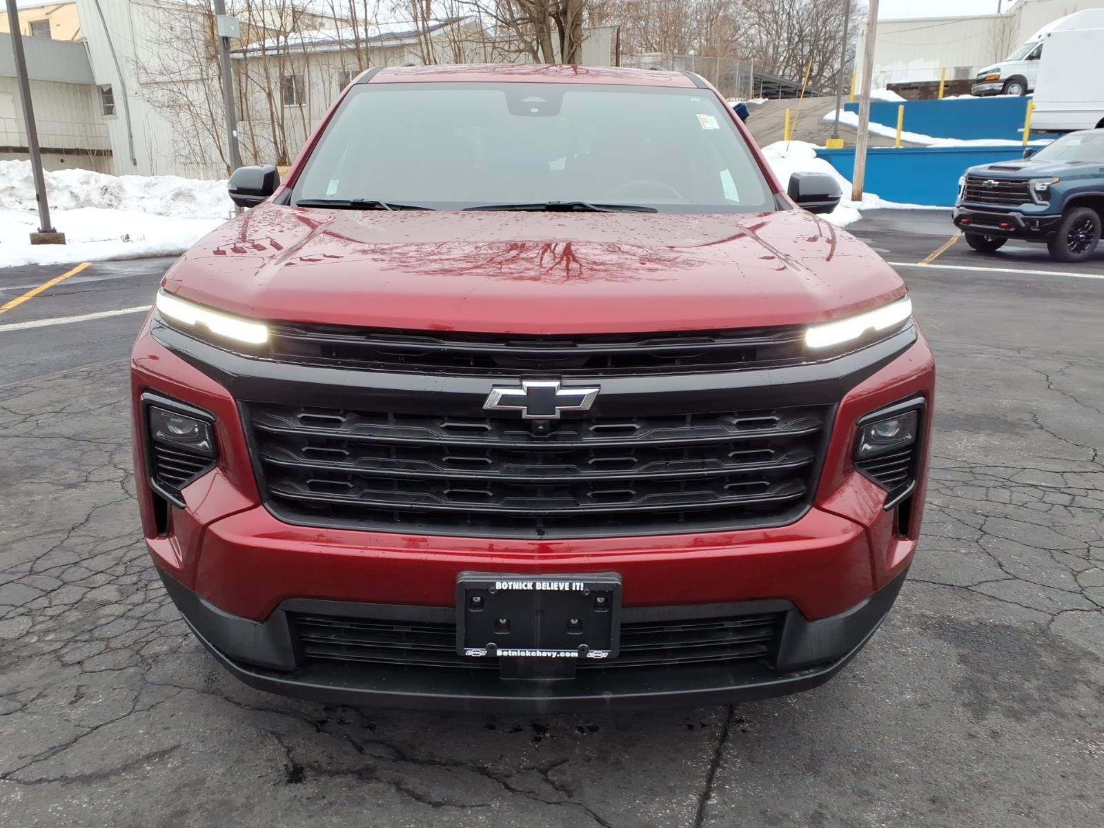 Used 2025 Chevrolet Traverse LT w/ Midnight/Sport Edition image 8