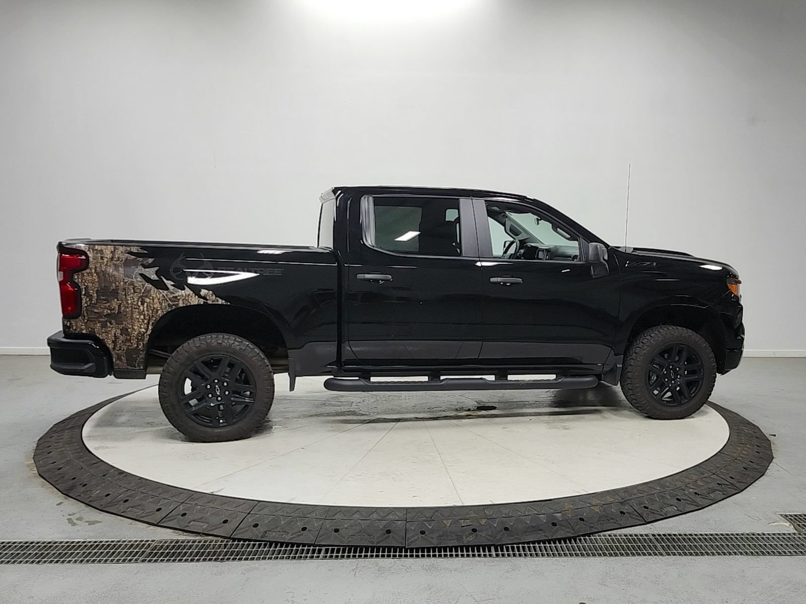 Used 2024 Chevrolet Silverado 1500 Custom Trail Boss w/ Realtree Special Edition AWD/4WD image 8
