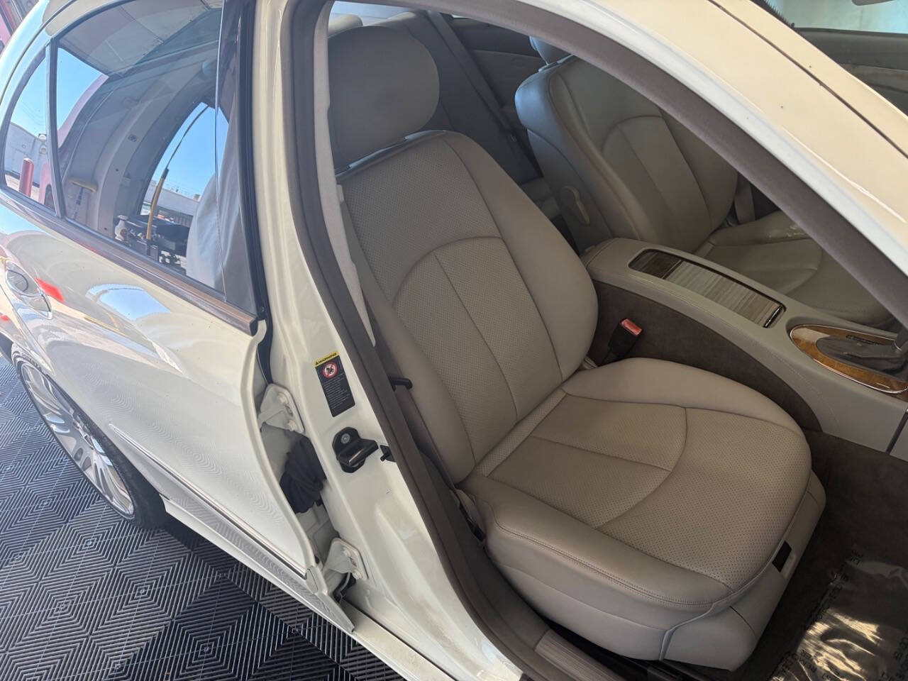 Used 2007 Mercedes-Benz E 350 Sedan image 24