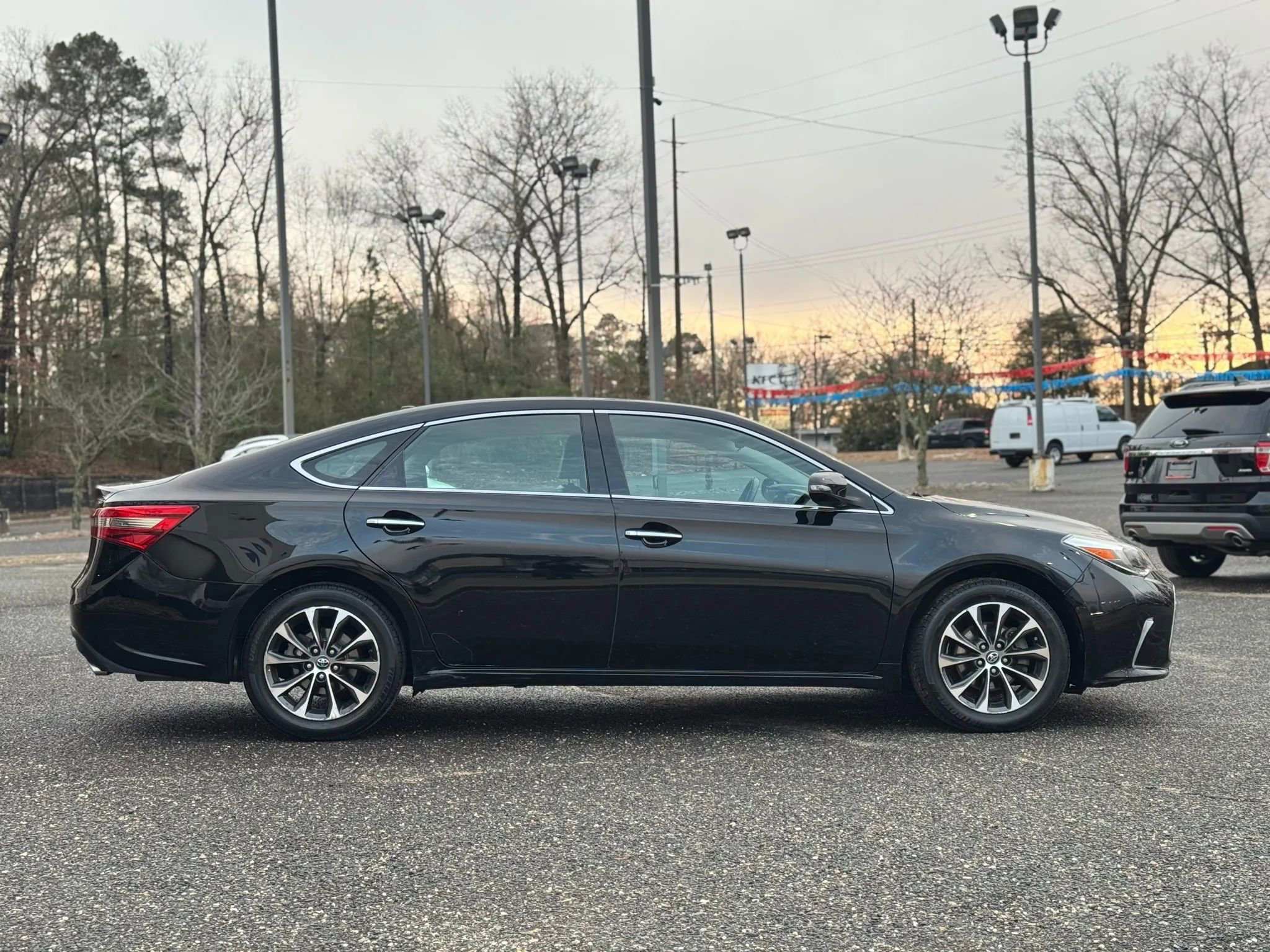 Used 2018 Toyota Avalon XLE image 6