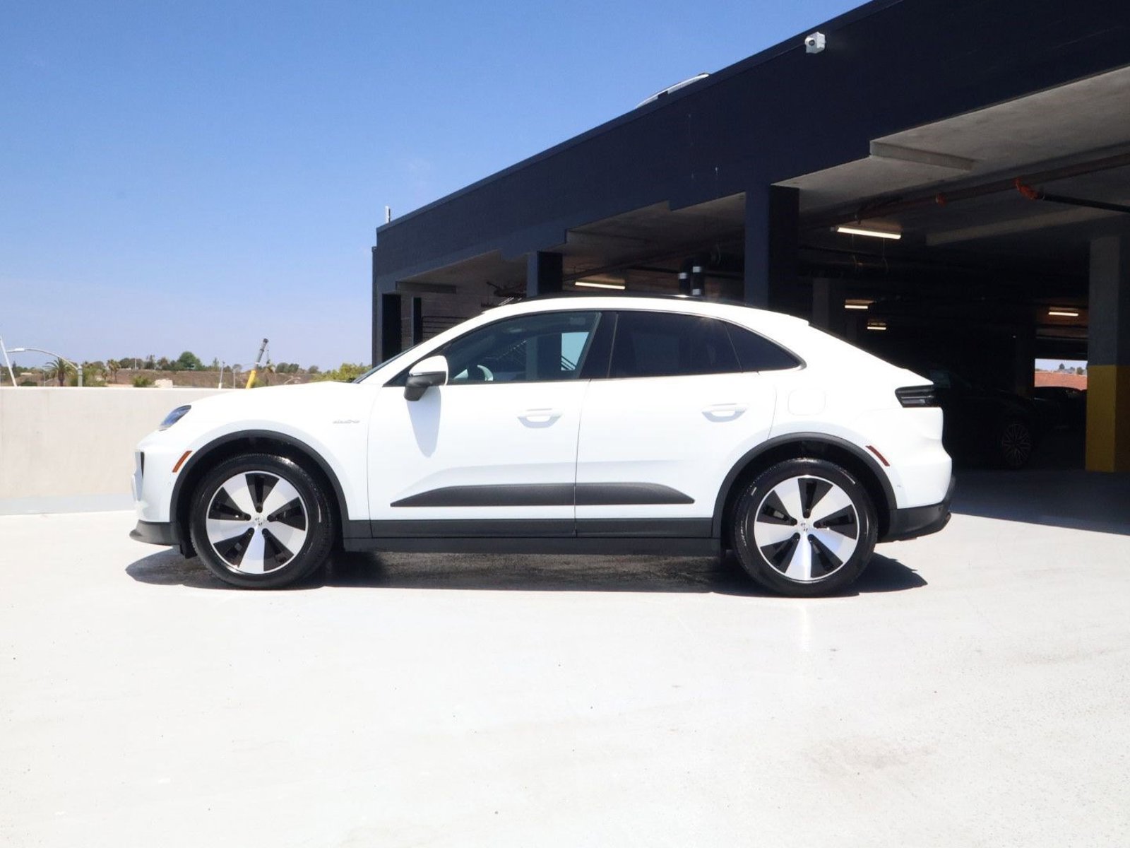 Certified 2025 Porsche Macan 4 Electric AWD/4WD video 2