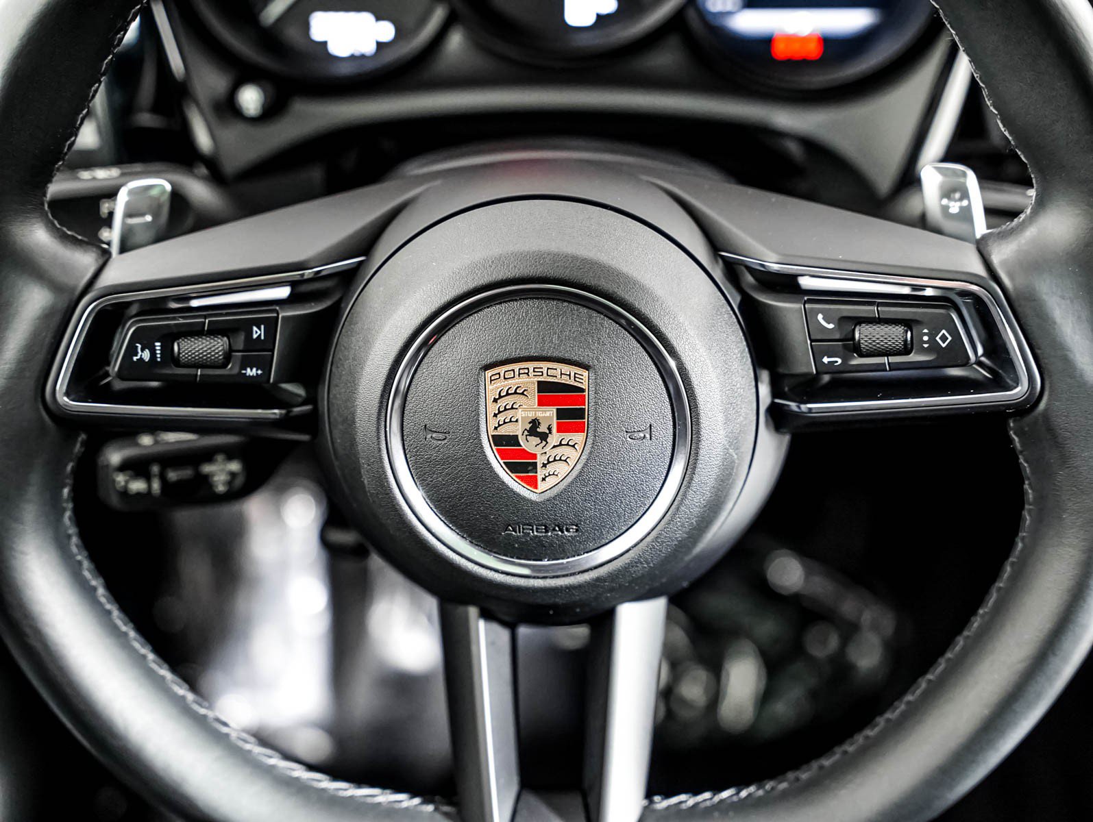 Certified 2023 Porsche Macan AWD/4WD image 17