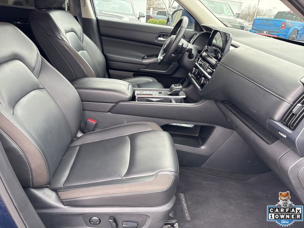 Used 2025 Nissan Pathfinder SL image 57