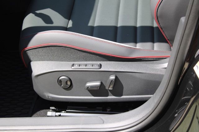 New 2025 Volkswagen GTI SE image 9