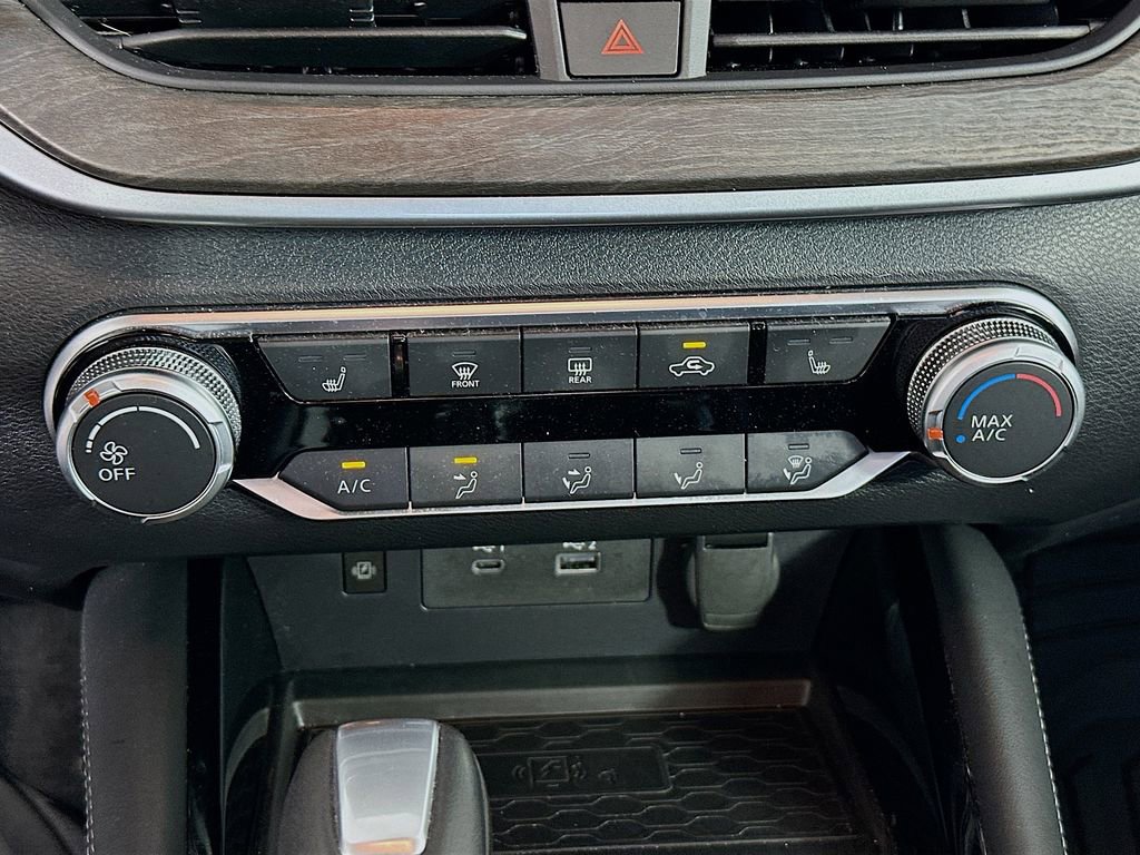 Used 2023 Nissan Altima 2.5 SV w/ SV Premium Package image 16