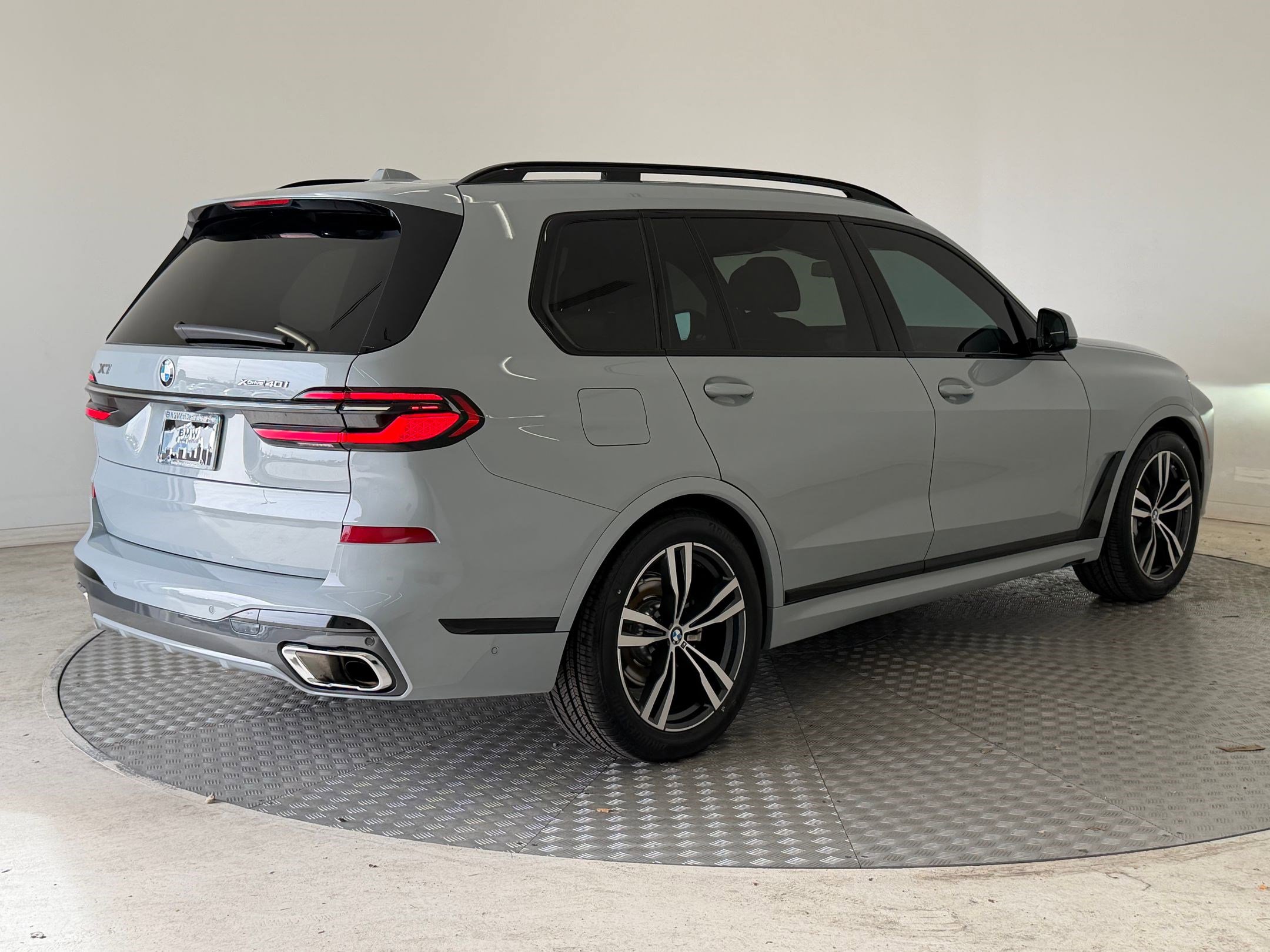Certified 2023 BMW X7 xDrive40i w/ M Sport Package image 9