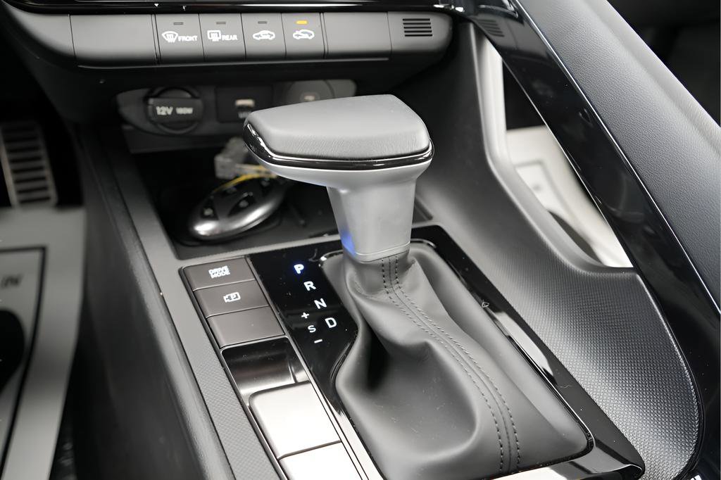 Certified 2025 Hyundai Elantra SEL FWD image 30