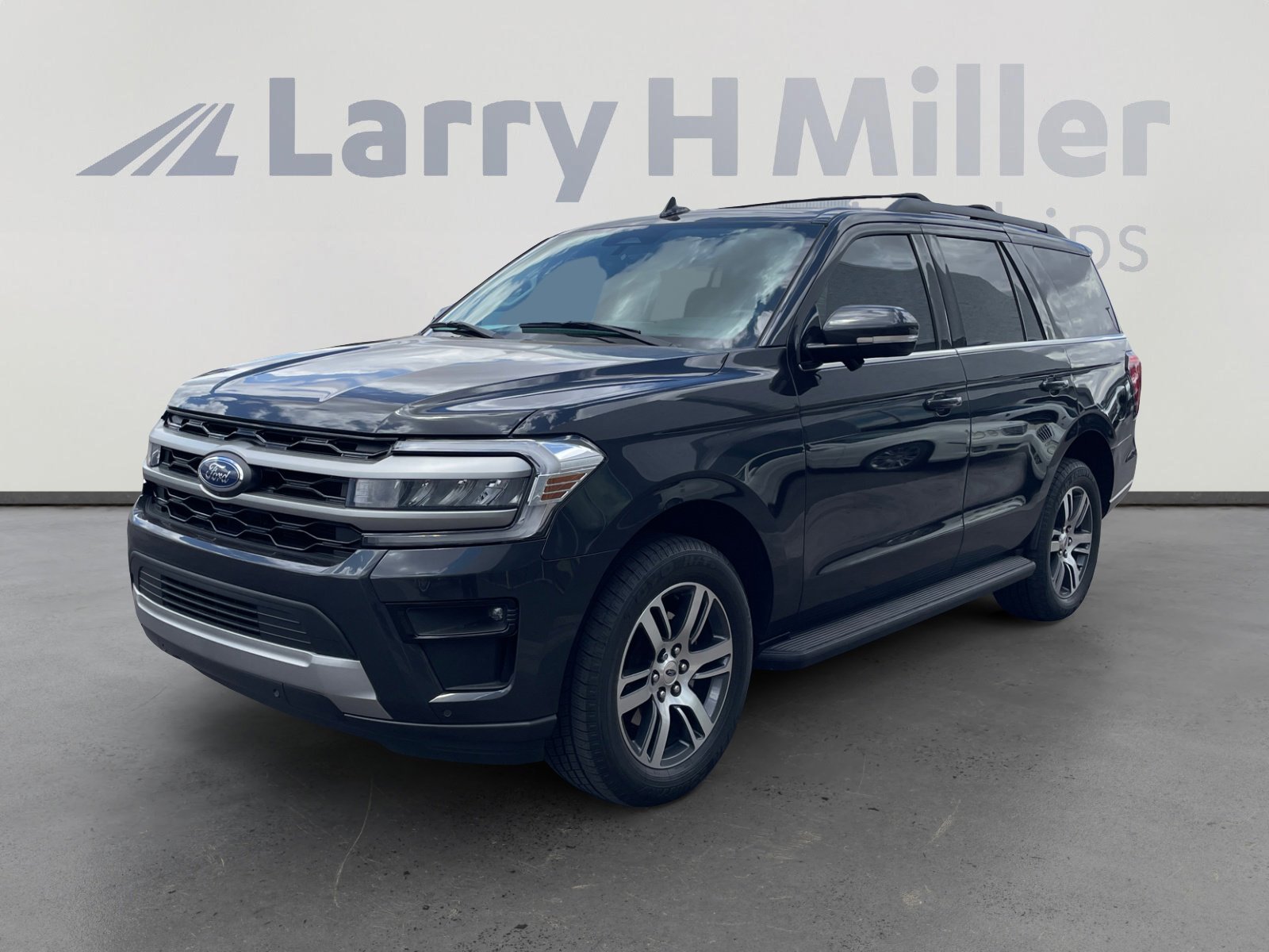 Used 2024 Ford Expedition XLT RWD image 1
