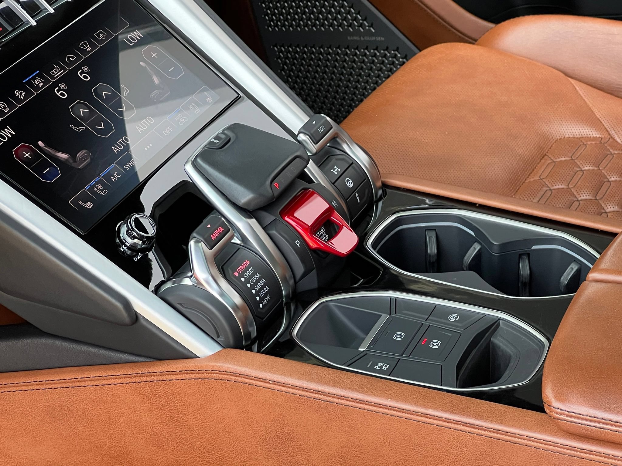 Used 2019 Lamborghini Urus AWD/4WD image 31