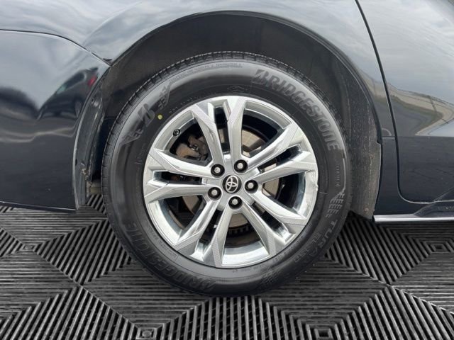 Used 2021 Toyota Sienna Platinum AWD/4WD image 32