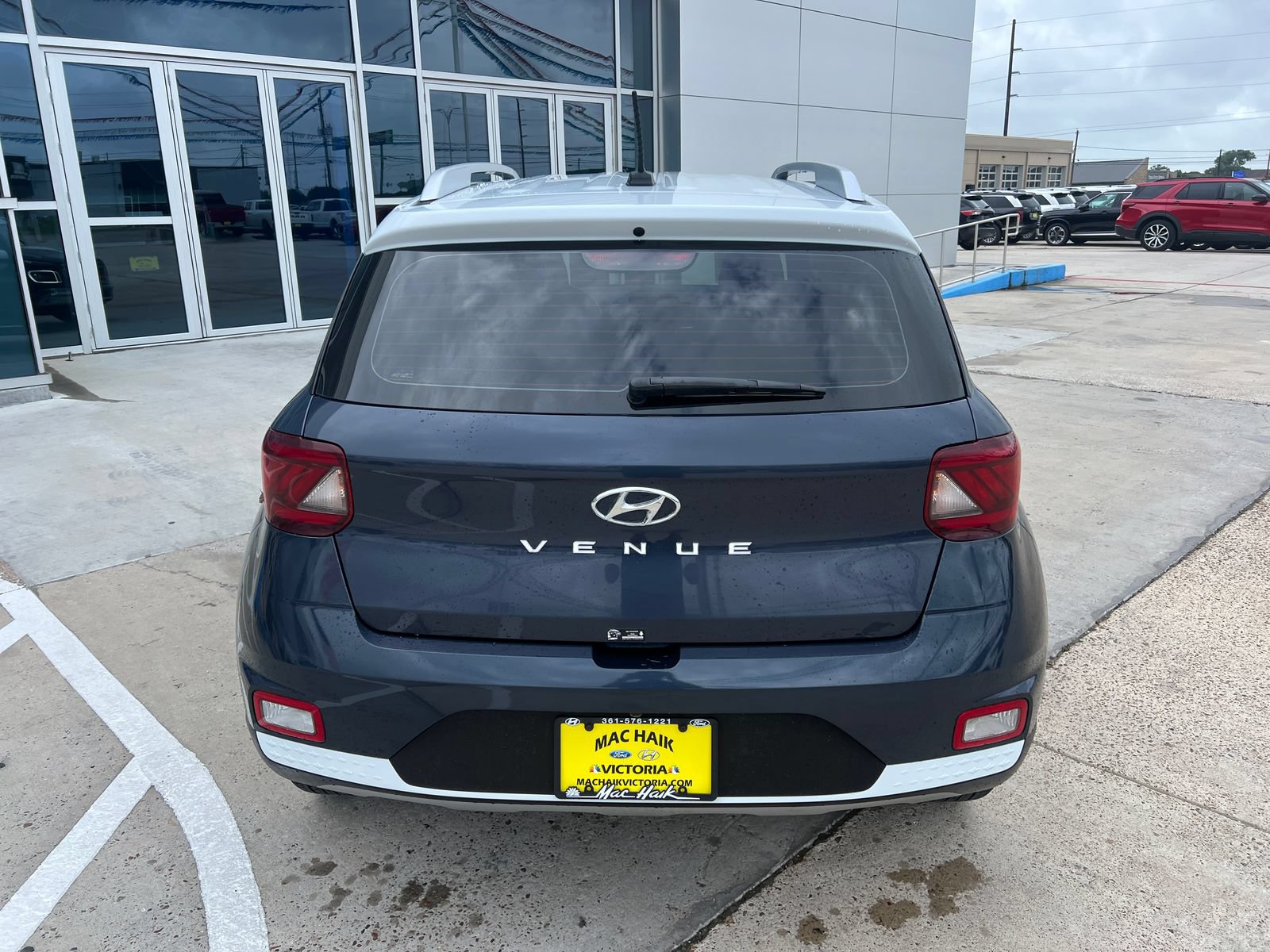 Used 2025 Hyundai Venue Limited FWD image 4