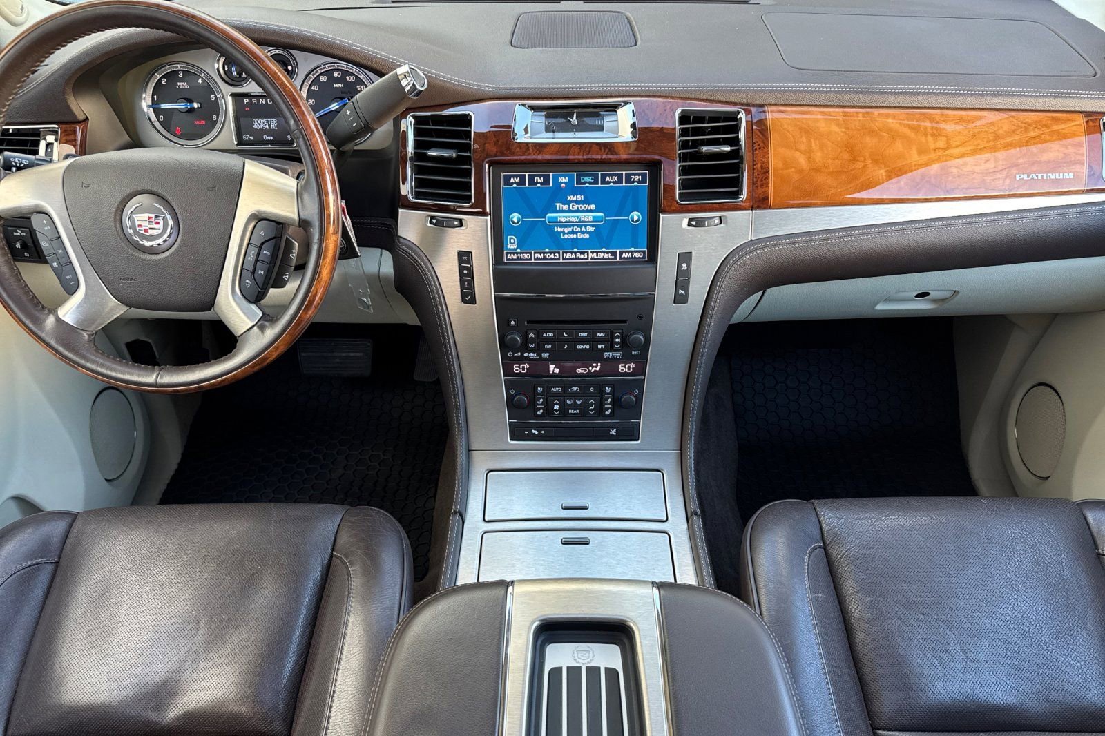 Used 2011 Cadillac Escalade ESV Platinum image 16