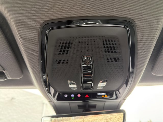 New 2025 Cadillac Optiq Sport 2 w/ LPO, Floor Liner Package AWD/4WD image 19