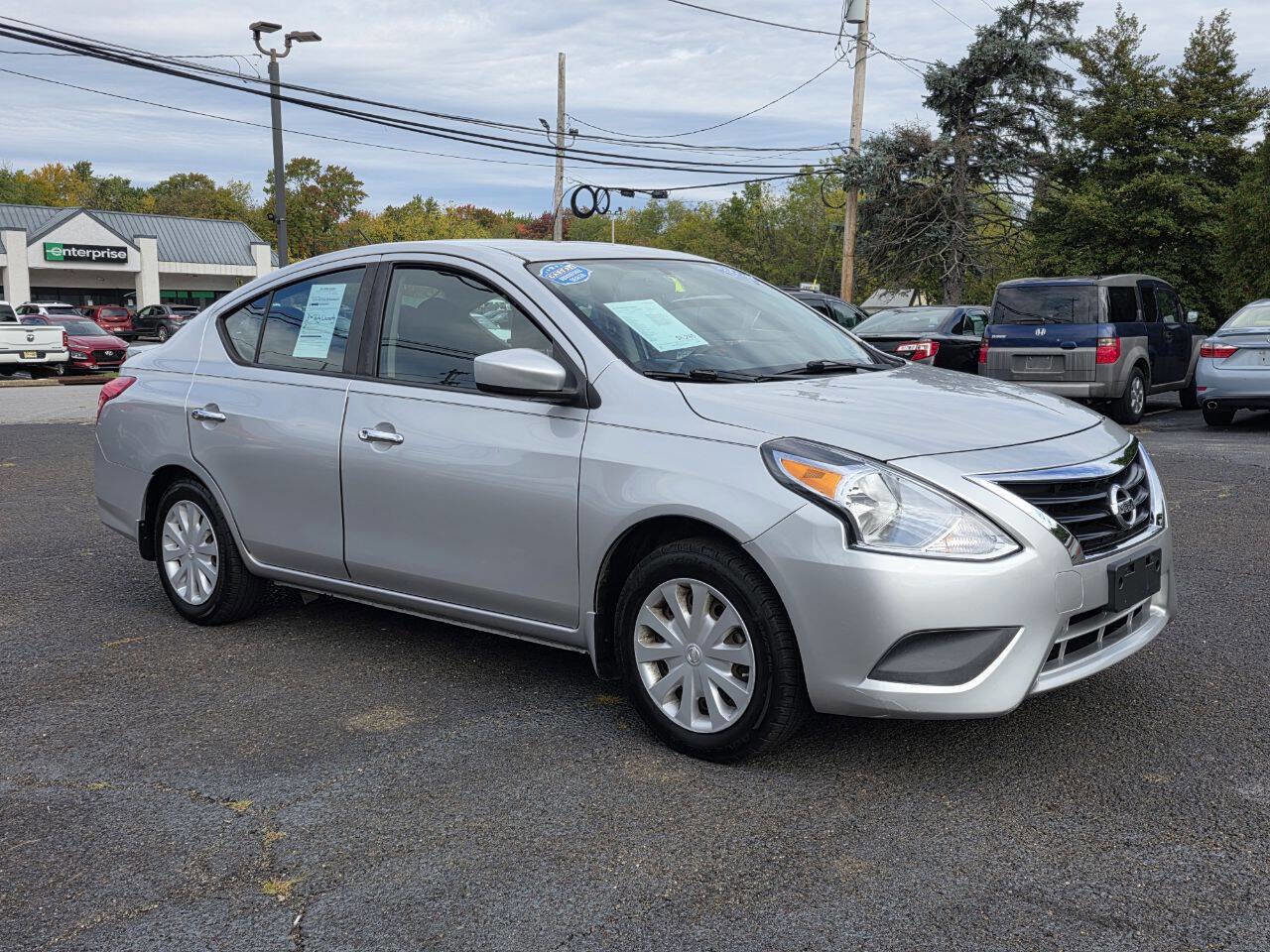 Used 2016 Nissan Versa SV image 3