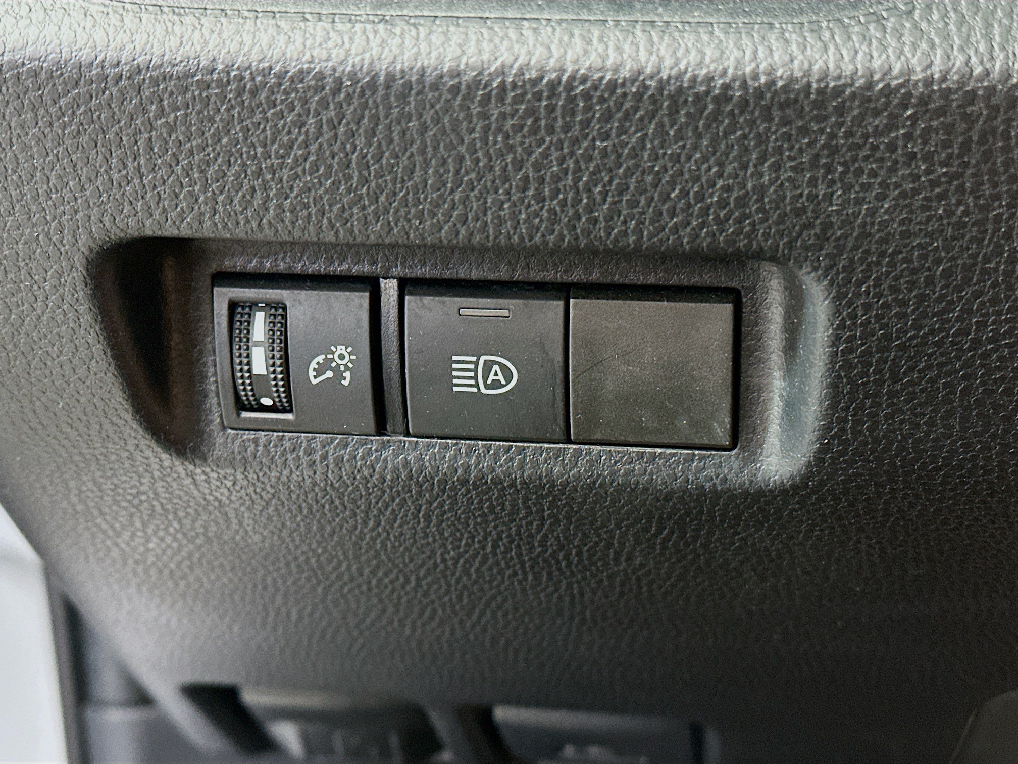 Used 2025 Toyota RAV4 XLE AWD/4WD image 17