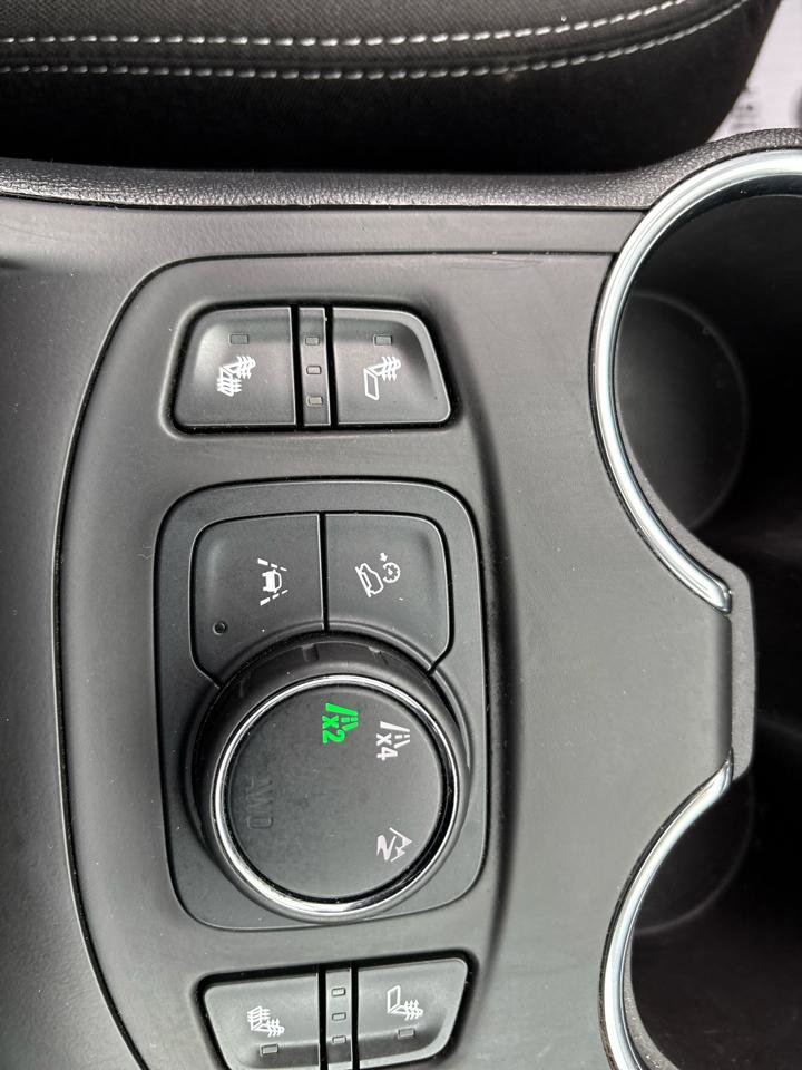 Used 2022 GMC Terrain SLE image 23