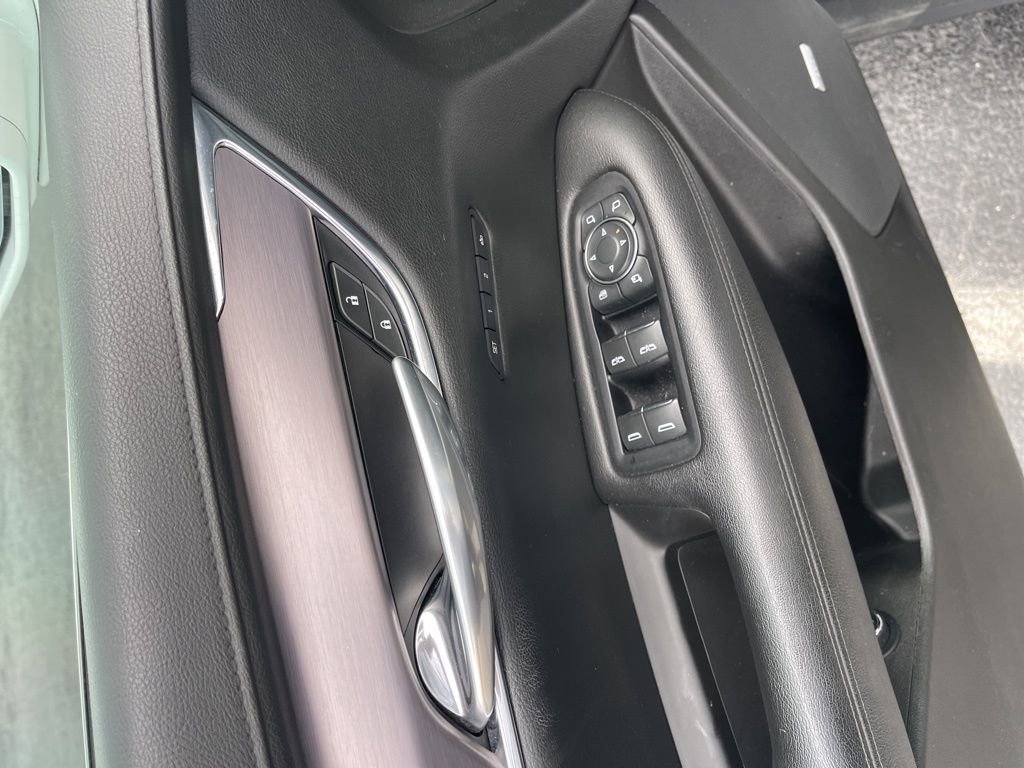 Used 2017 Cadillac XT5 Luxury w/ Driver Awareness Package image 16