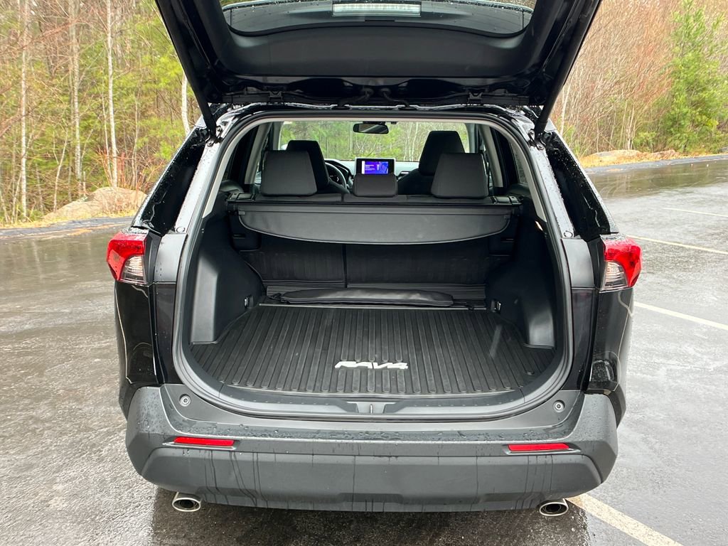 Used 2024 Toyota RAV4 XLE w/ Convenience Package image 24