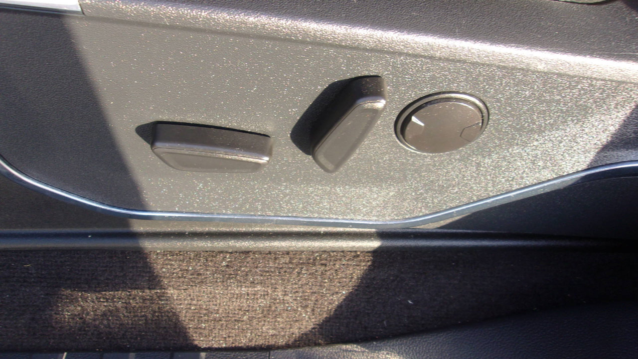 Used 2023 Ford F150 Lariat w/ Bed Utility Package image 9