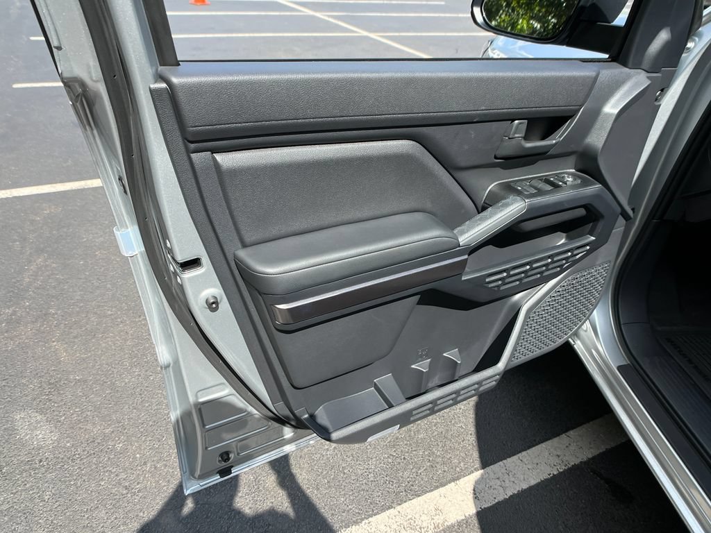 New 2026 Toyota 4Runner SR5 AWD/4WD image 12