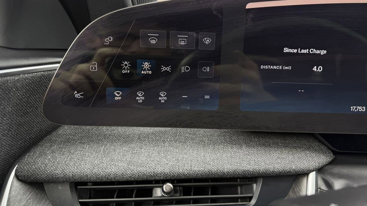 Used 2024 Lucid Air Touring image 46