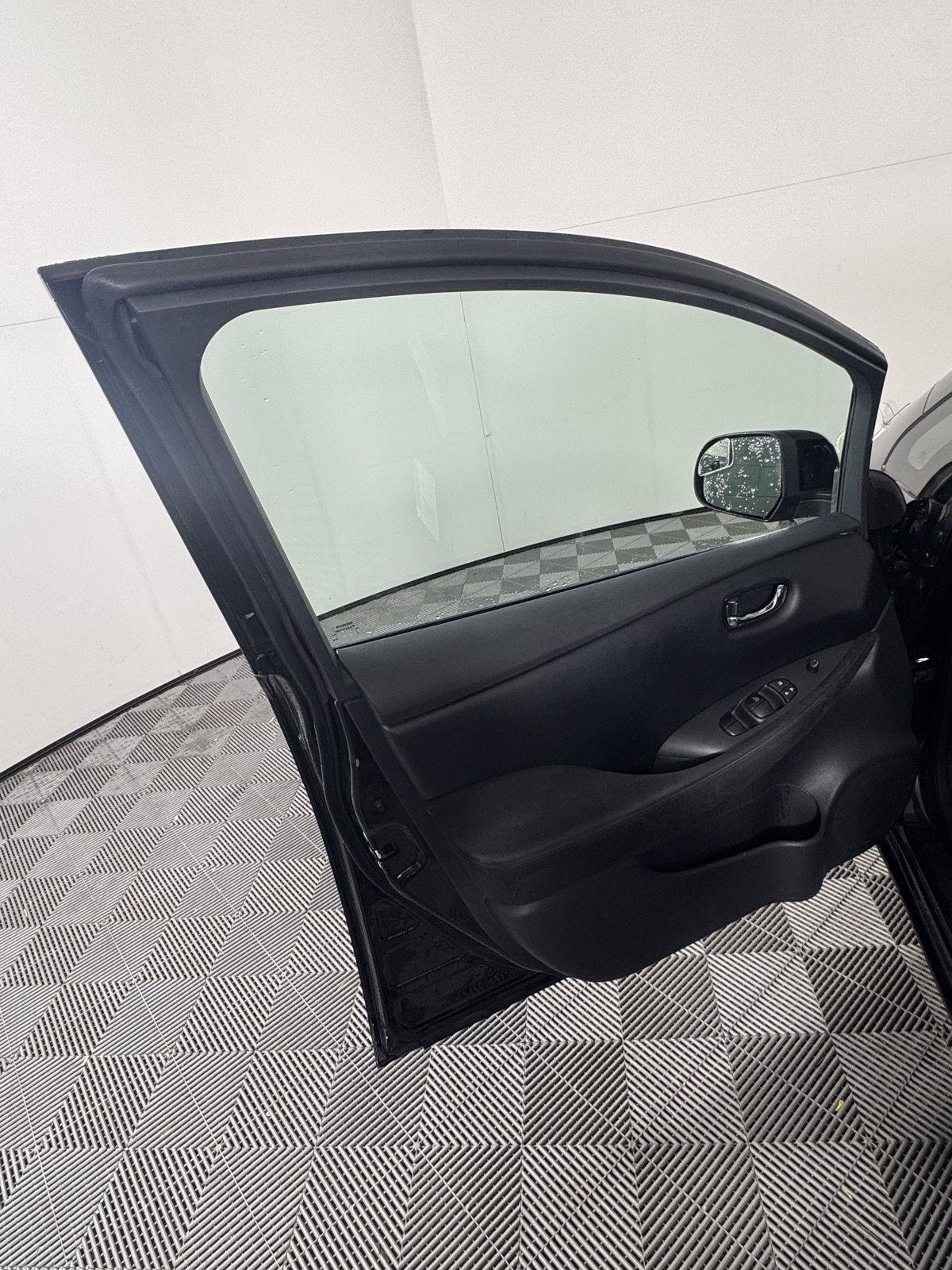 Used 2015 Nissan Leaf S w/ Charge Package image 12